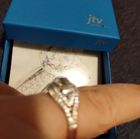 New BELLA LUCE 1CT Trinity Cluster 925 solid Sterling Silver Ring Size 10 - Picture 3 of 4